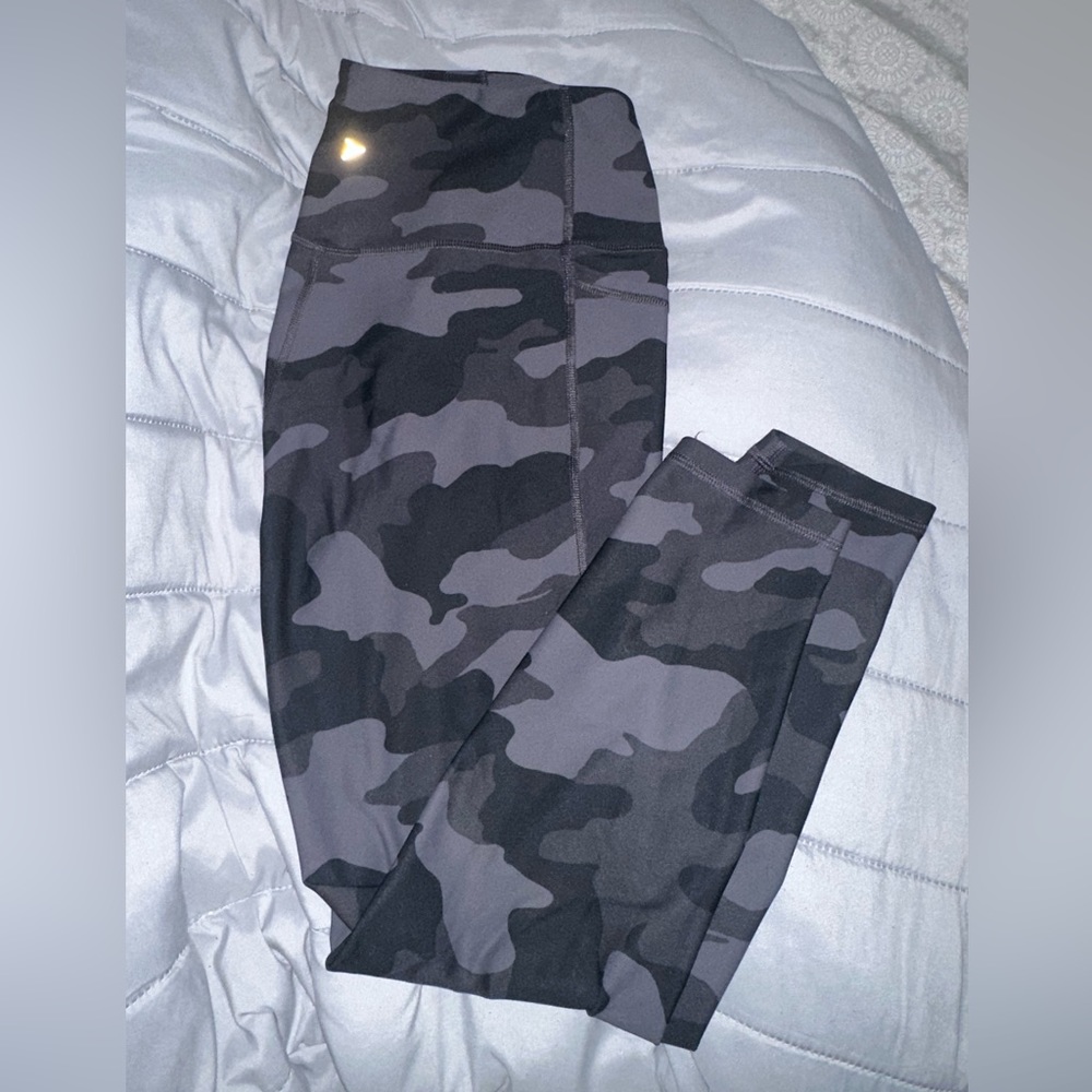 Old Navy Dark Camoflauge Powersoft Leggings